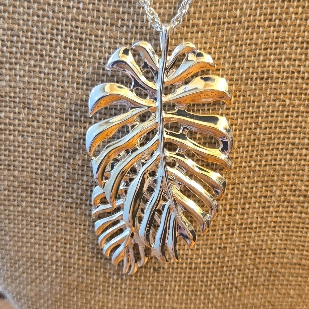 Chloe Isabel Palma Long Pendant Necklace - Picture 2 of 7